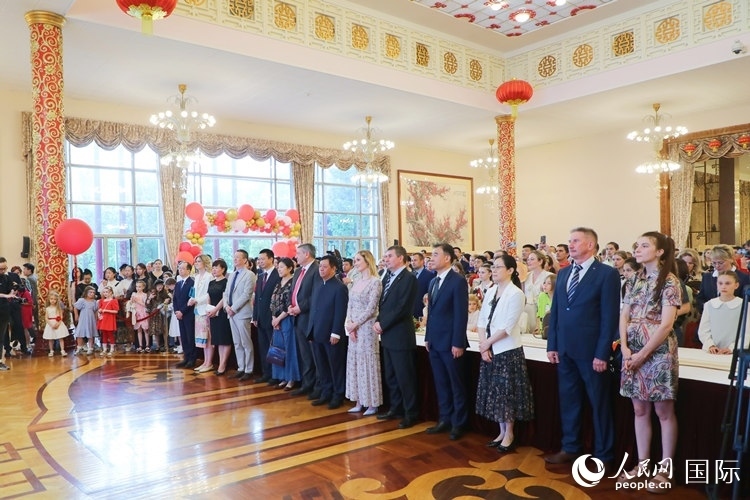 中國駐俄羅斯使館“六·一”兒童節(jié)大型招待會活動現(xiàn)場。人民網(wǎng)記者 隋鑫攝