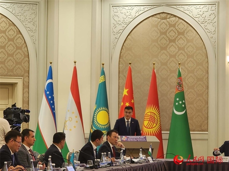 中國駐烏茲別克斯坦大使于駿致辭。人民網(wǎng)記者 李強攝