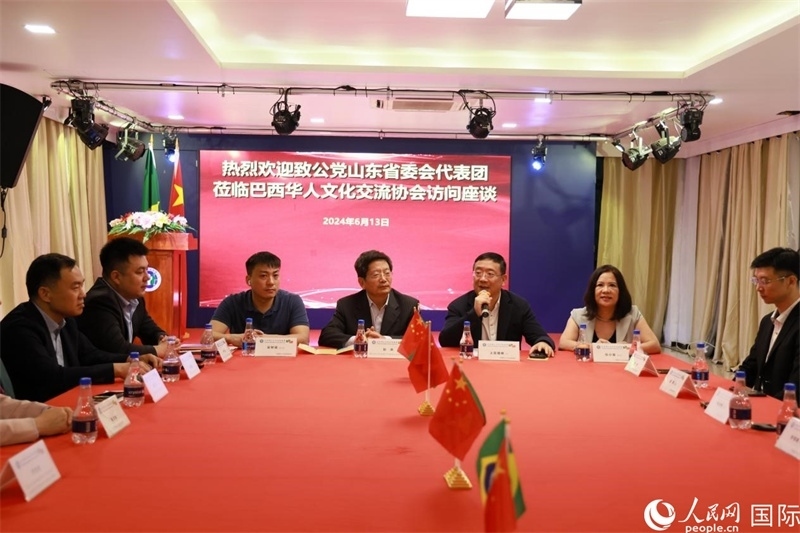 巴西華人文化交流協(xié)會(huì)主席上官劍鋒在座談會(huì)上致辭。人民網(wǎng)記者 宋亦然攝