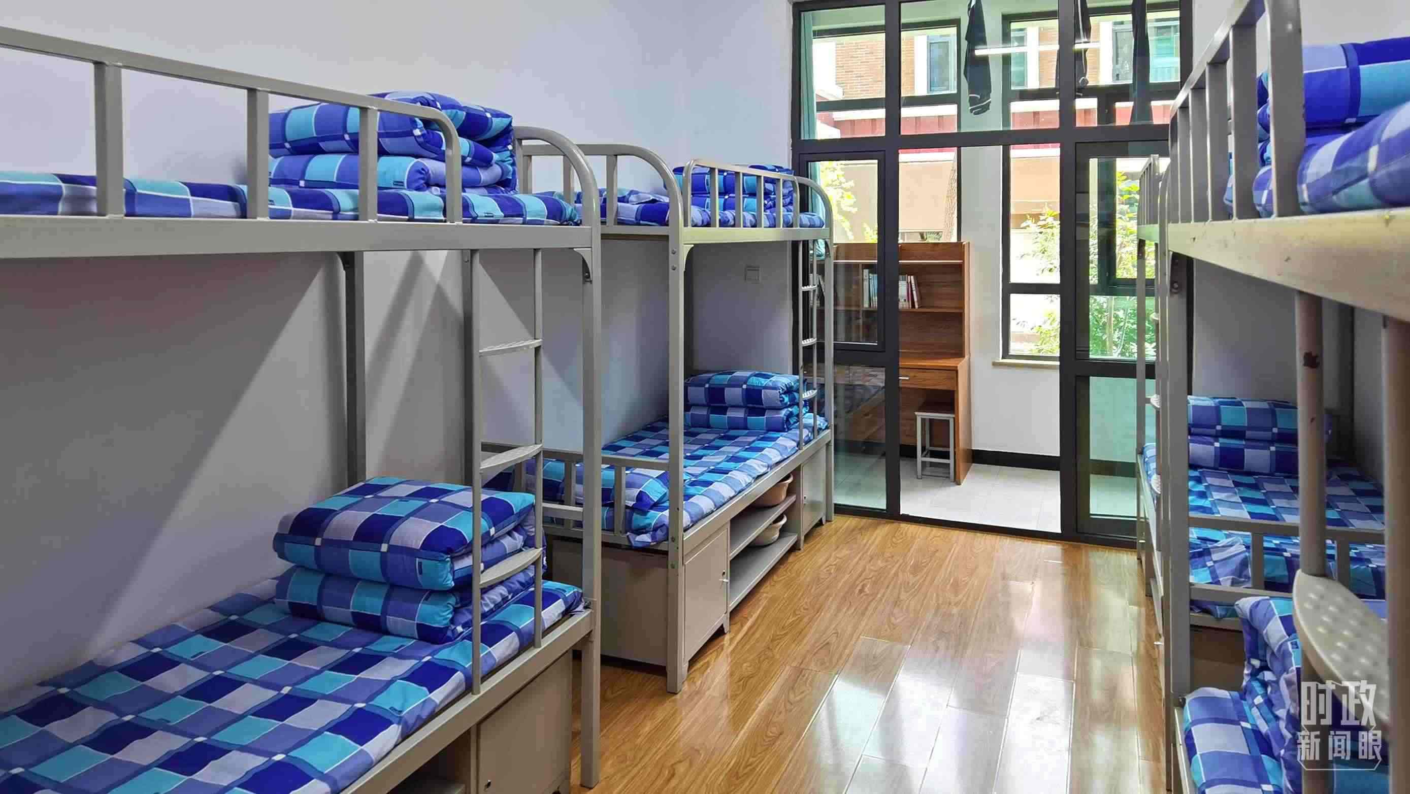 △果洛西寧民族中學(xué)宿舍樓。（總臺(tái)央視記者郭鴻拍攝）