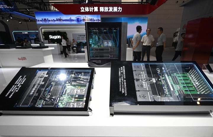 這是6月20日在博覽會上拍攝的中科曙光展區(qū)的一臺人工智能服務(wù)器。新華社記者 趙子碩 攝