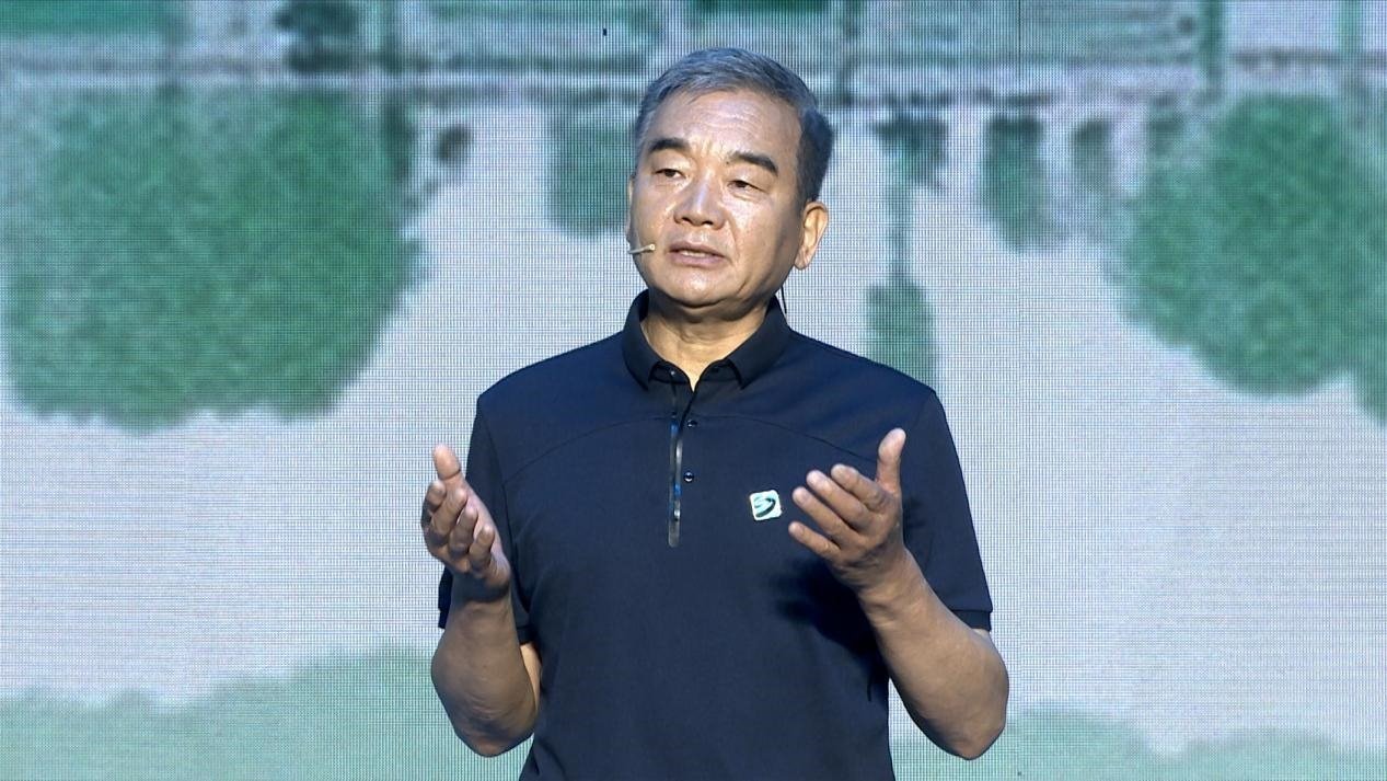 中國博物館協(xié)會(huì)理事長劉曙光現(xiàn)場講述。