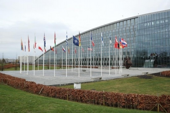  這是2月15日在比利時(shí)布魯塞爾拍攝的北約總部一角。為期一天的北約成員國(guó)國(guó)防部長(zhǎng)會(huì)議15日在比利時(shí)首都布魯塞爾結(jié)束。會(huì)議就加強(qiáng)北約的威懾和防御以及對(duì)烏克蘭的支持等問題展開討論。新華社記者趙丁喆攝