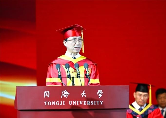 同濟大學(xué)校長、中國工程院院士鄭慶華