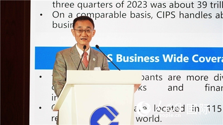 跨境銀行間支付清算有限責(zé)任公司總裁許再越發(fā)言。 人民網(wǎng) 張茜 攝