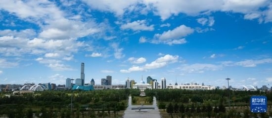 這是7月1日拍攝的哈薩克斯坦首都阿斯塔納的天際線(xiàn)。新華社記者 王建華 攝
