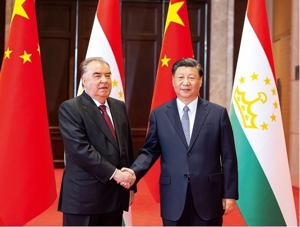 2023年5月，國家主席習(xí)近平在西安同來華出席中國—中亞峰會并進行國事訪問的塔吉克斯坦總統(tǒng)拉赫蒙會談。新華社記者 丁海濤 攝