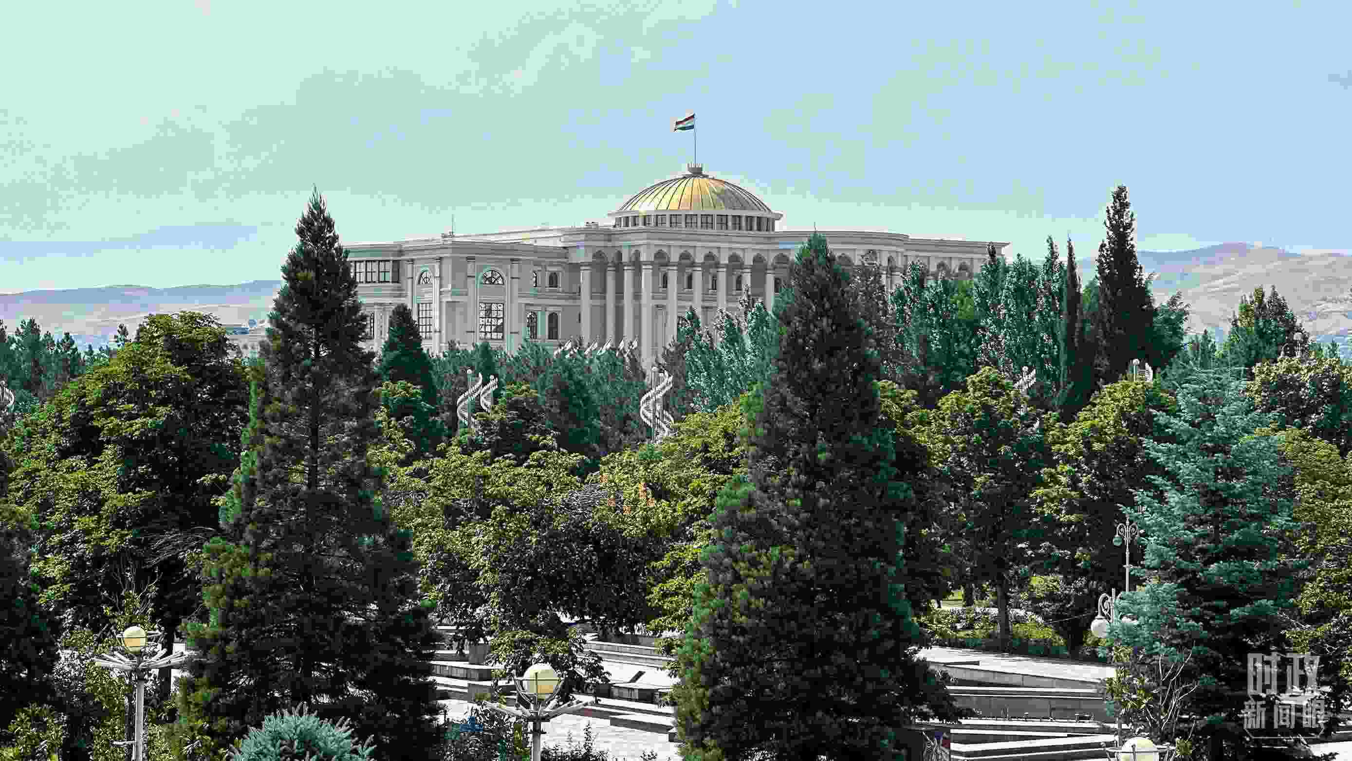 △塔吉克斯坦總統(tǒng)府。（總臺央視記者趙化拍攝）
