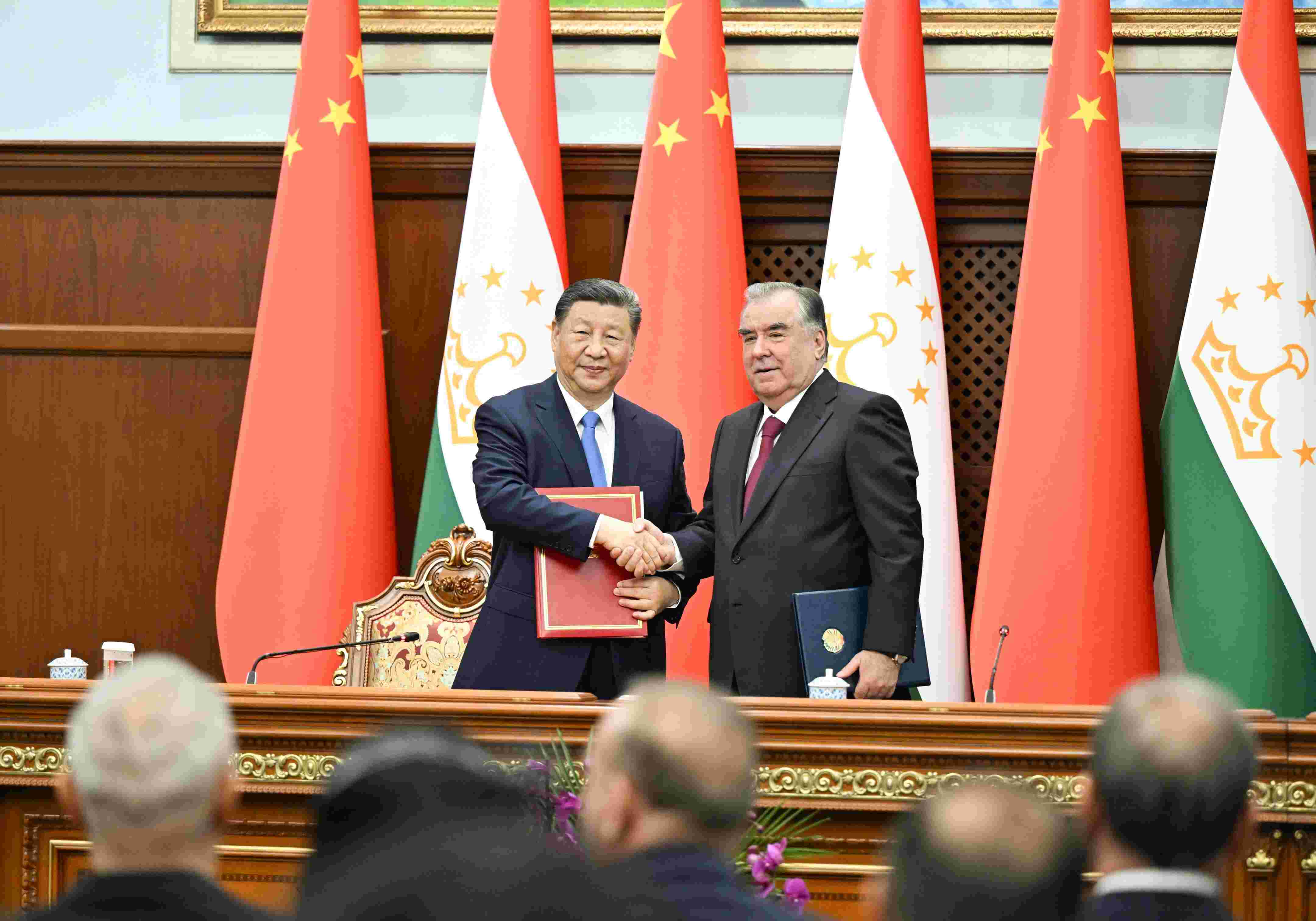 當(dāng)?shù)貢r間2024年7月5日下午，習(xí)近平主席同塔吉克斯坦總統(tǒng)拉赫蒙在杜尚別總統(tǒng)府舉行會談。會談后，兩國元首共同簽署《中華人民共和國和塔吉克斯坦共和國關(guān)于發(fā)展新時代全面戰(zhàn)略合作伙伴關(guān)系的聯(lián)合聲明》。