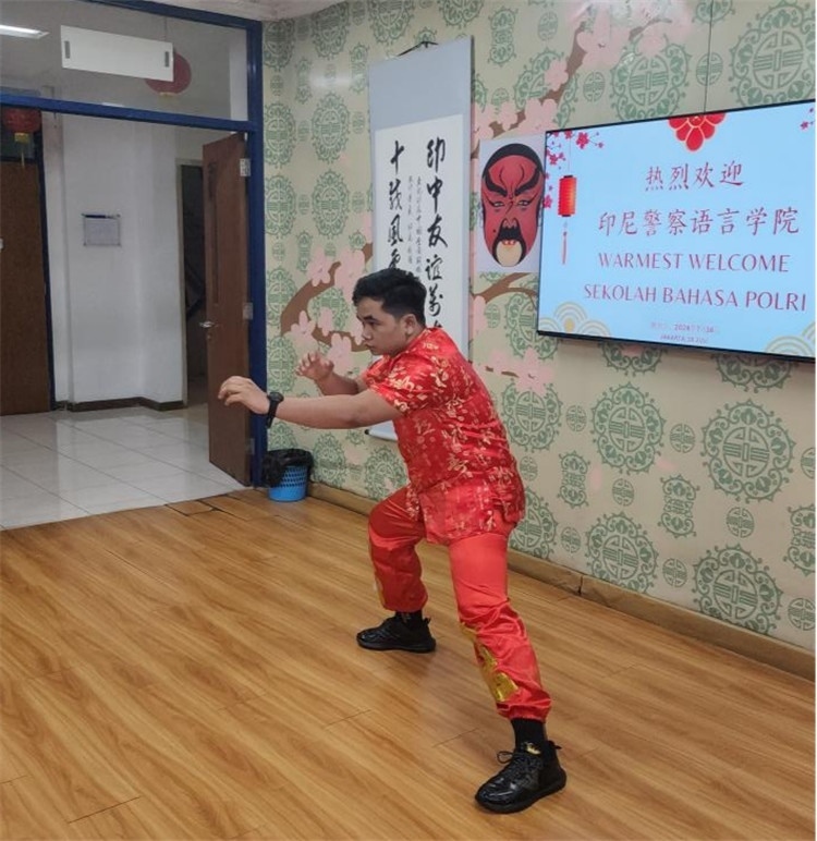 警察學(xué)員表演武術(shù)。活動主辦方供圖