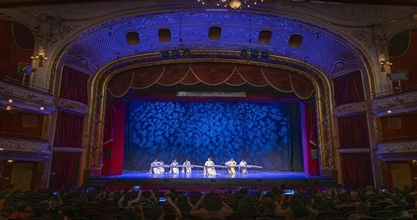 2024匈牙利青少年國際音樂會節(jié)目《戰(zhàn)臺風(fēng)》表演舞臺現(xiàn)場。兒促會藝教委供圖