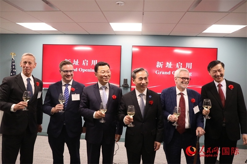 4、美中貿(mào)易全國委員會(huì)會(huì)長(zhǎng)克雷格·艾倫、美國商會(huì)高級(jí)副會(huì)長(zhǎng)傅瑞偉等美國工商界代表出席活動(dòng)。 人民網(wǎng)記者 李志偉攝