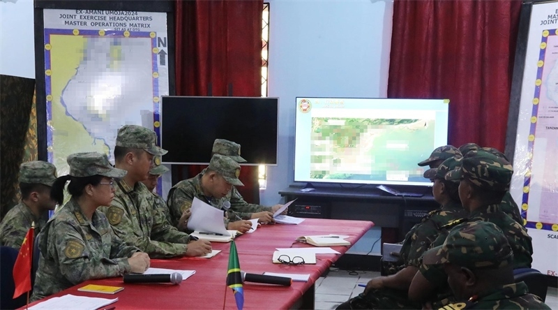 海上指揮所商定細(xì)節(jié)。王福攝