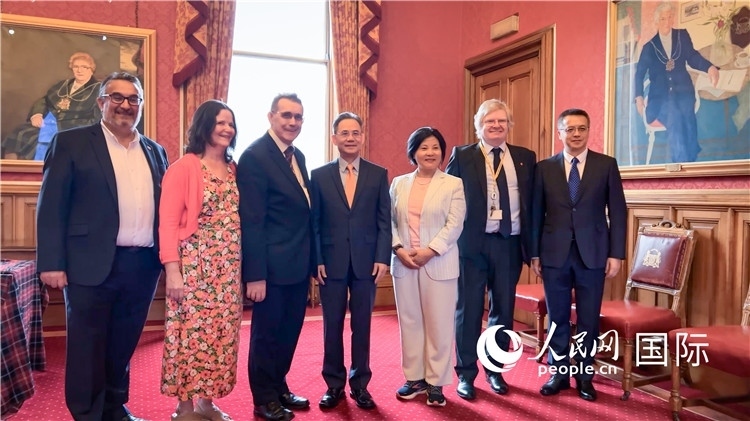 圖為阿伯丁市政廳會(huì)見現(xiàn)場(chǎng)。人民網(wǎng) 郭錦標(biāo)攝