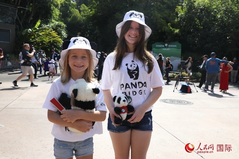 3、美國(guó)當(dāng)?shù)卦S多民眾來(lái)圣迭戈動(dòng)物園看熊貓。 人民網(wǎng)記者 李志偉攝