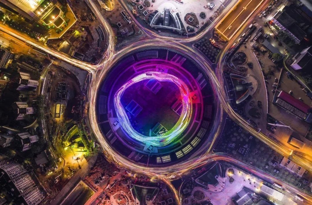 △武漢光谷正發(fā)展成為全國(guó)最大的光電子信息產(chǎn)業(yè)集群。