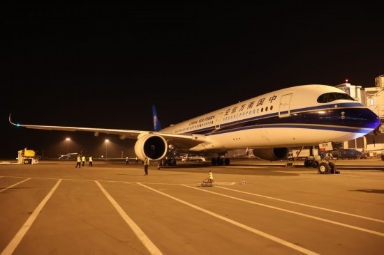 2024年4月24日晚，南航沈陽-法蘭克福CZ8021首航航班在沈陽桃仙國際機(jī)場準(zhǔn)備起飛。這是國內(nèi)航司在東北地區(qū)開通的首條直飛德國定期航線。