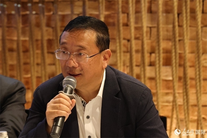 巴西文協(xié)主席上官建峰在座談會上致辭。人民網(wǎng)記者 陳海琪攝