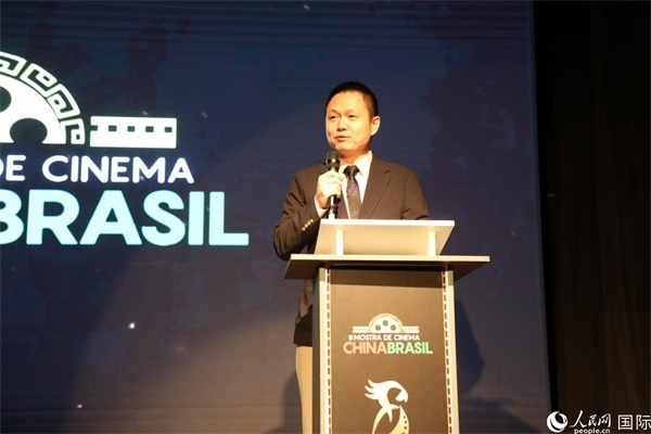 當(dāng)?shù)貢r(shí)間8月26日晚，中國駐里約總領(lǐng)館副總領(lǐng)事王尉育在第三屆中國－巴西電影展開幕式上致辭。 人民網(wǎng)記者 陳一鳴攝