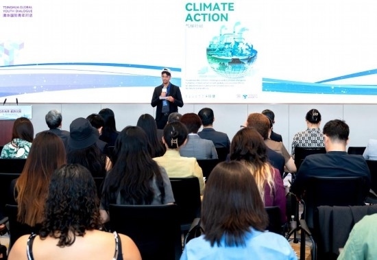 8月29日，在第二屆清華國(guó)際青年對(duì)話論壇活動(dòng)上，正在清華大學(xué)攻讀藥學(xué)博士的埃及留學(xué)生阿姆爾·瓦赫巴分享中國(guó)之旅的感悟。新華社發(fā)（畢尚宏攝）