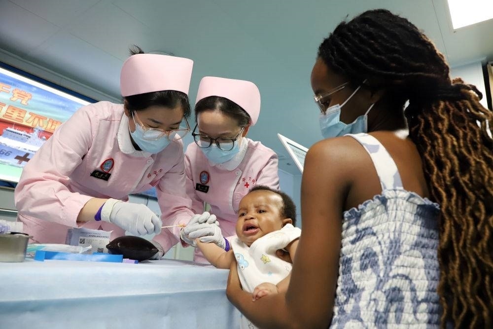 2024年8月12日，中國海軍“和平方舟”號(hào)醫(yī)院船在莫桑比克馬普托開展醫(yī)療服務(wù)。