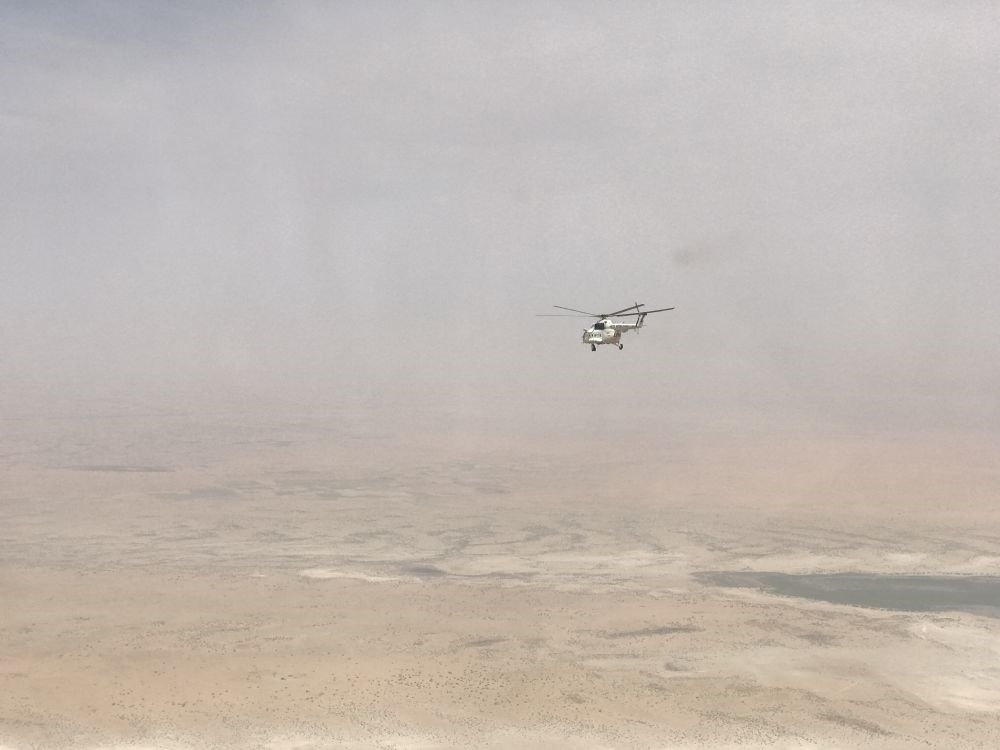 2017年8月8日，中國首支維和直升機(jī)分隊(duì)直升機(jī)飛行在蘇丹達(dá)爾富爾任務(wù)區(qū)上空。