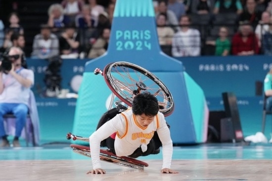 巴黎殘奧會｜“撞車、摔倒，我們都習(xí)慣了”