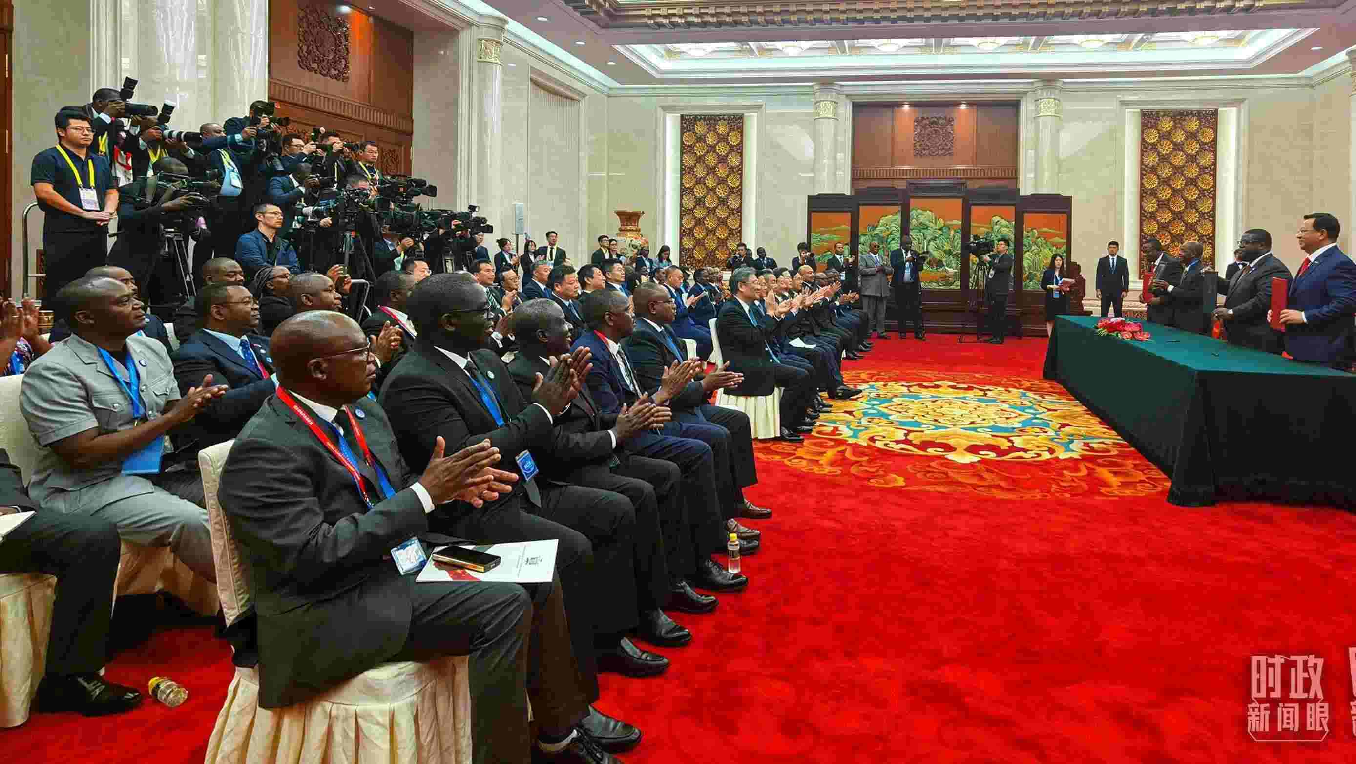 《坦贊鐵路激活項(xiàng)目諒解備忘錄》簽署現(xiàn)場。（總臺(tái)央視記者曹亞星拍攝）