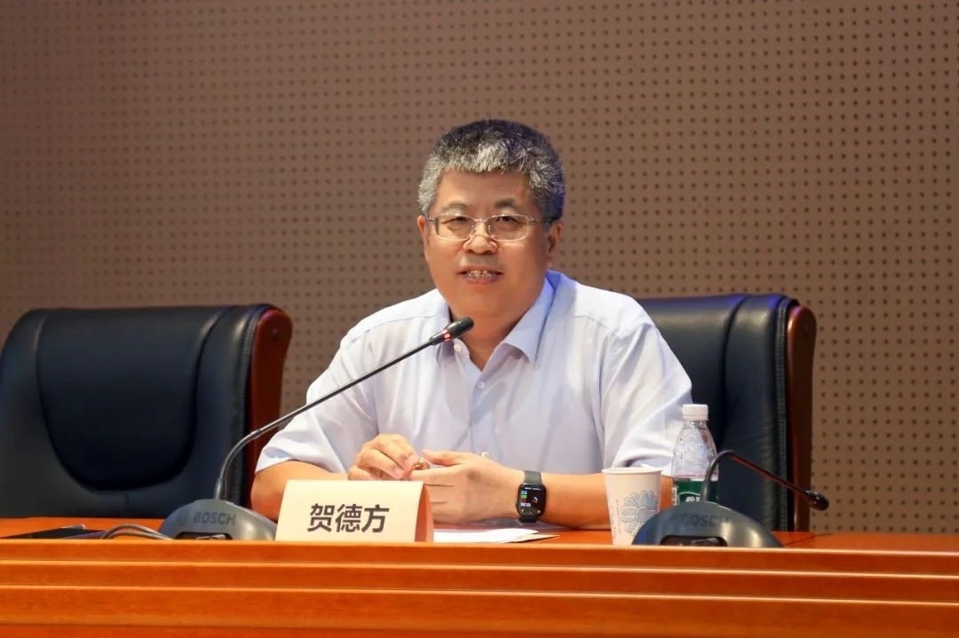 國務(wù)院參事、科技部原副秘書長(zhǎng)、中國科技評(píng)估與成果管理研究會(huì)理事長(zhǎng)賀德方致辭。主辦方供圖