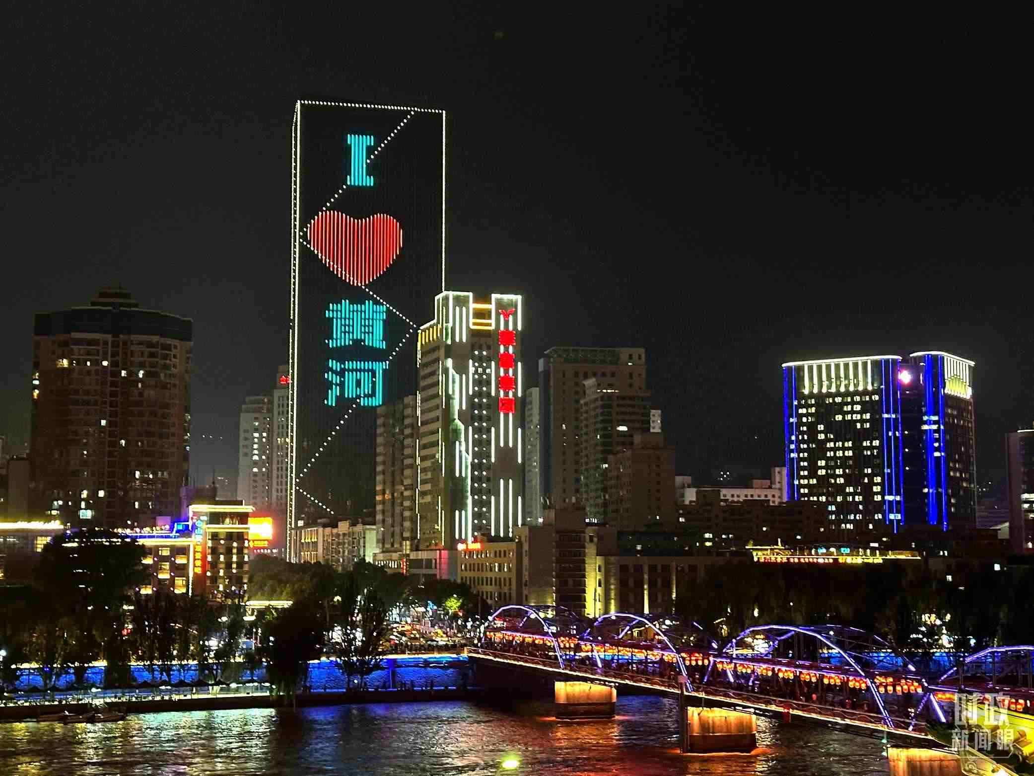 △黃河蘭州中山橋段夜景。（總臺央視記者趙化拍攝）