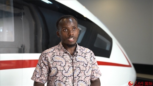 北京交通大學(xué)肯尼亞籍留學(xué)生卡里烏接受人民網(wǎng)采訪。人民網(wǎng) 周琳佳攝