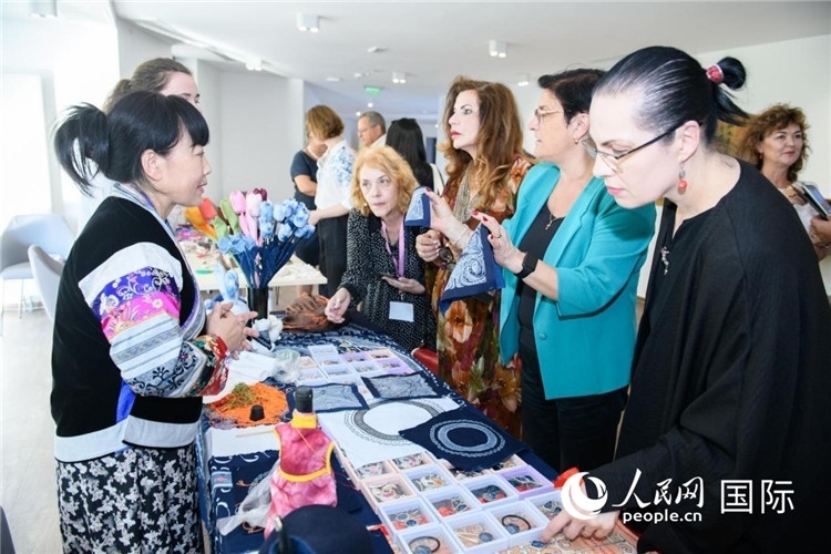 蠟染展示。傅永山攝