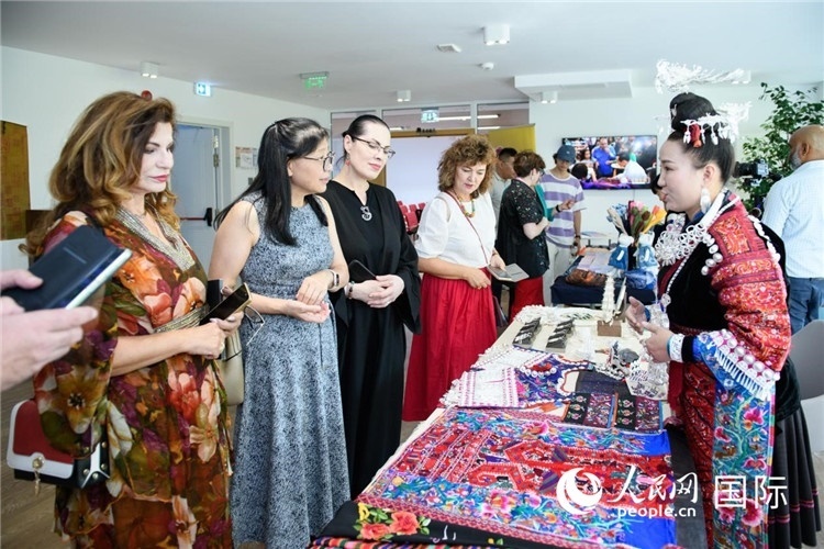 苗族銀器展示。傅永山攝