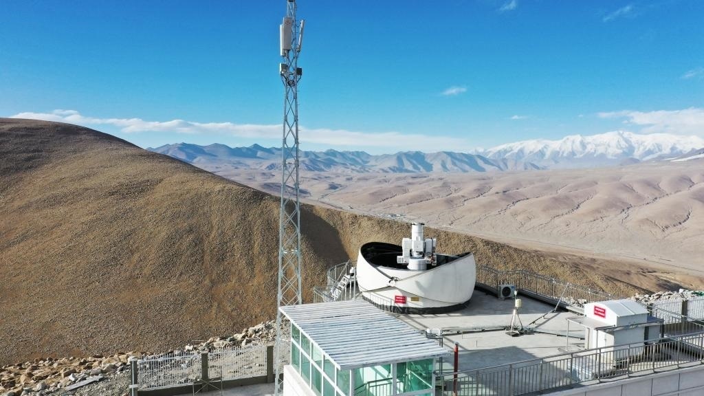 正在運(yùn)行的塔縣星地激光通信地面站。（中國(guó)科學(xué)院空天信息創(chuàng)新研究院供圖）