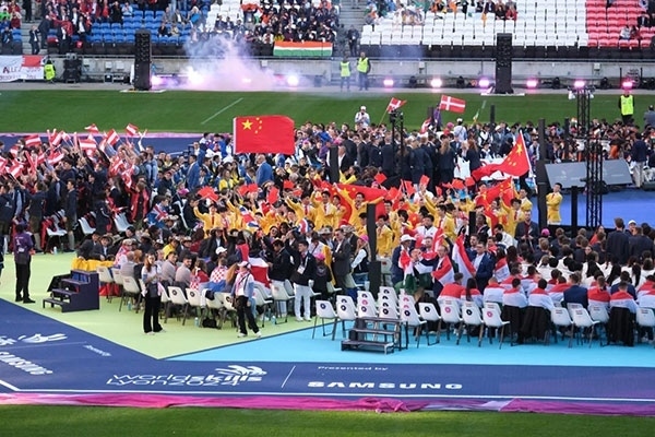 中國(guó)選手參加閉幕式。人民網(wǎng)記者 于超凡攝