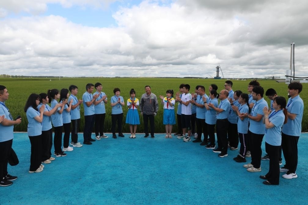 哈爾濱工業(yè)大學邀請農業(yè)專家周德華為學生講授水稻種植的故事。新華社發(fā)