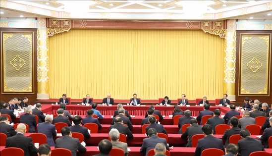 2024年3月6日，中共中央總書(shū)記、國(guó)家主席、中央軍委主席習(xí)近平看望參加全國(guó)政協(xié)十四屆二次會(huì)議的民革、科技界、環(huán)境資源界委員，并參加聯(lián)組會(huì)，聽(tīng)取意見(jiàn)和建議。新華社記者 黃敬文 攝