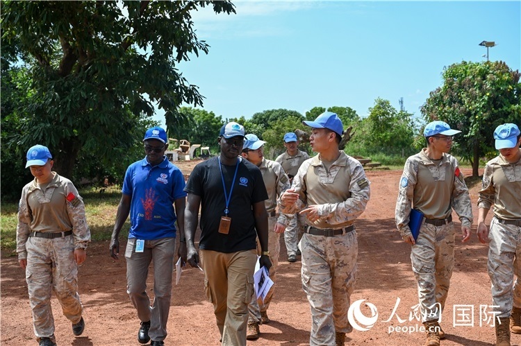 圖2 檢查組實地查驗。孫千攝