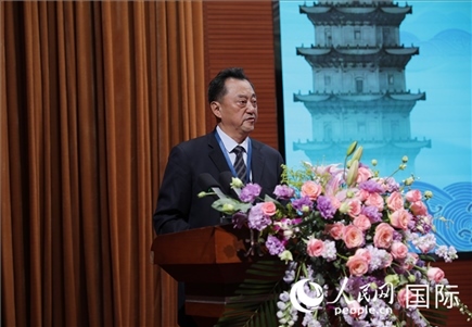 北京語言大學黨委書記倪海東在“走進中華文明——海絲印記 世遺泉州”主題人文交流活動中致辭。人民網 王婧攝