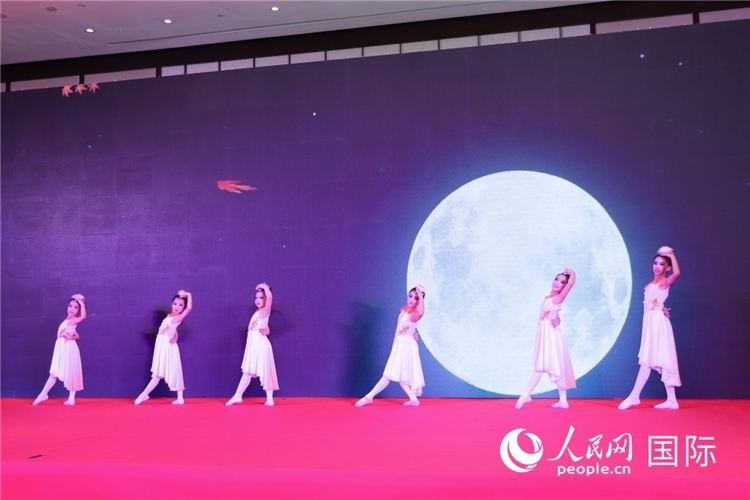 中國青少年歌舞表演。人民網(wǎng)記者任皓宇攝