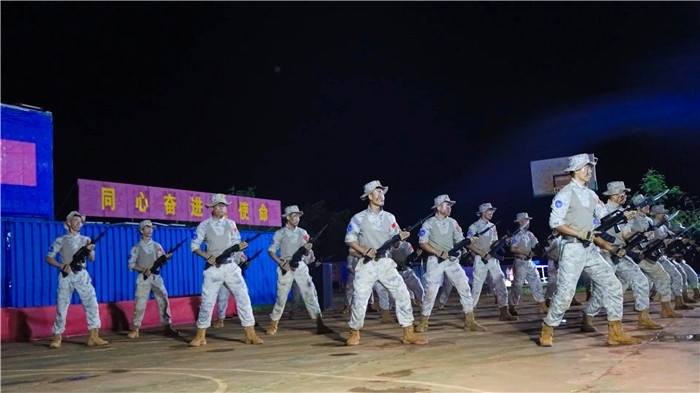 刺殺操展示氣勢(shì)沖天。孫千攝