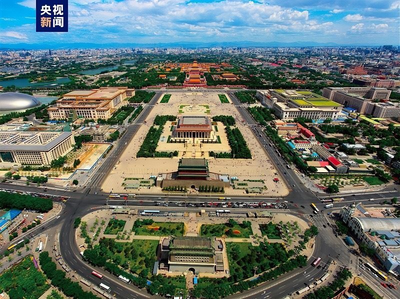 △全長7.8公里的北京中軸線上，分布有鐘鼓樓、景山、故宮等15處遺產(chǎn)構(gòu)成要素。