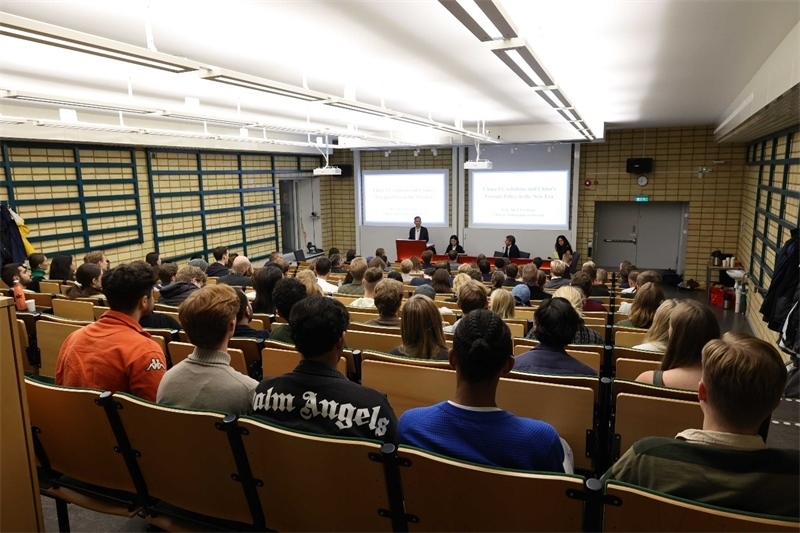 中國駐瑞典大使崔愛民訪問烏普薩拉大學(xué)并發(fā)表演講。中國駐瑞典大使館供圖