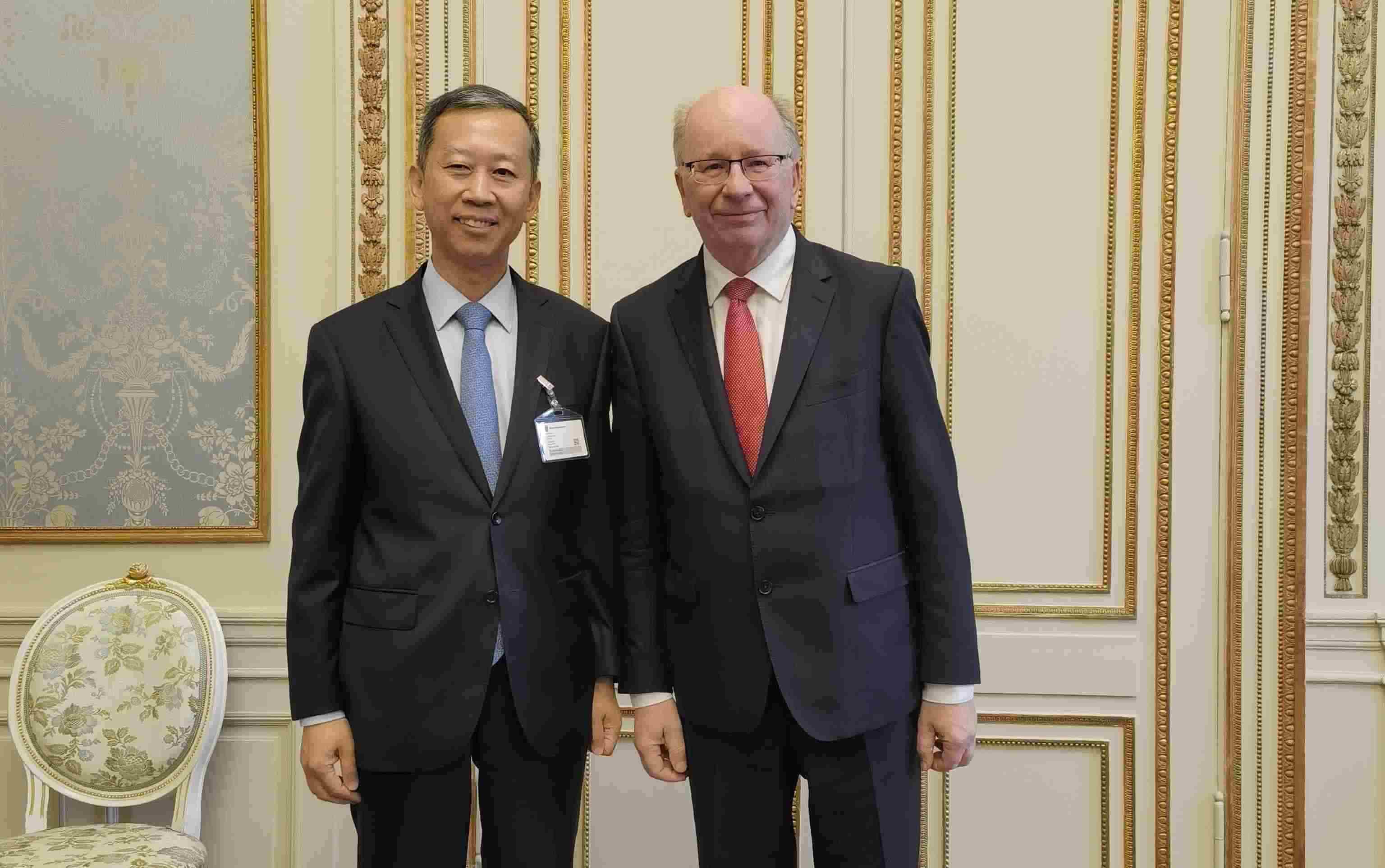 中國(guó)駐瑞典大使崔愛(ài)民會(huì)見(jiàn)瑞典外交國(guó)務(wù)秘書(shū)哈特留斯。 中國(guó)駐瑞典大使館供圖