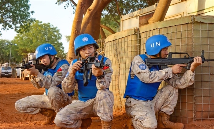 匯報一線偵察情況。王軍杰攝