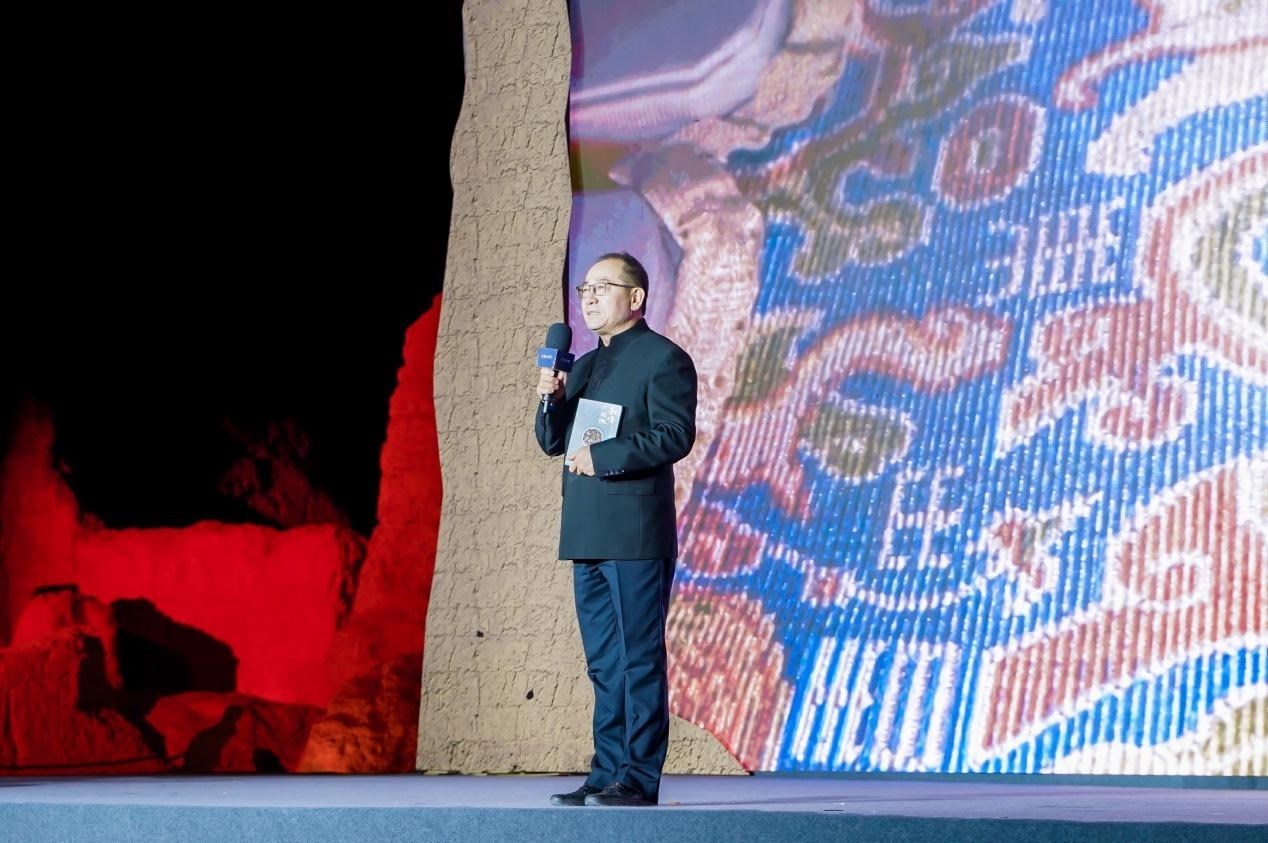 于志勇在“何以中國·五星出東方”網(wǎng)絡(luò)主題宣傳活動現(xiàn)場演講。人民視頻供圖