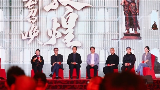 《受到召喚·敦煌》眾主創(chuàng)現(xiàn)場分享創(chuàng)作故事。主辦方供圖