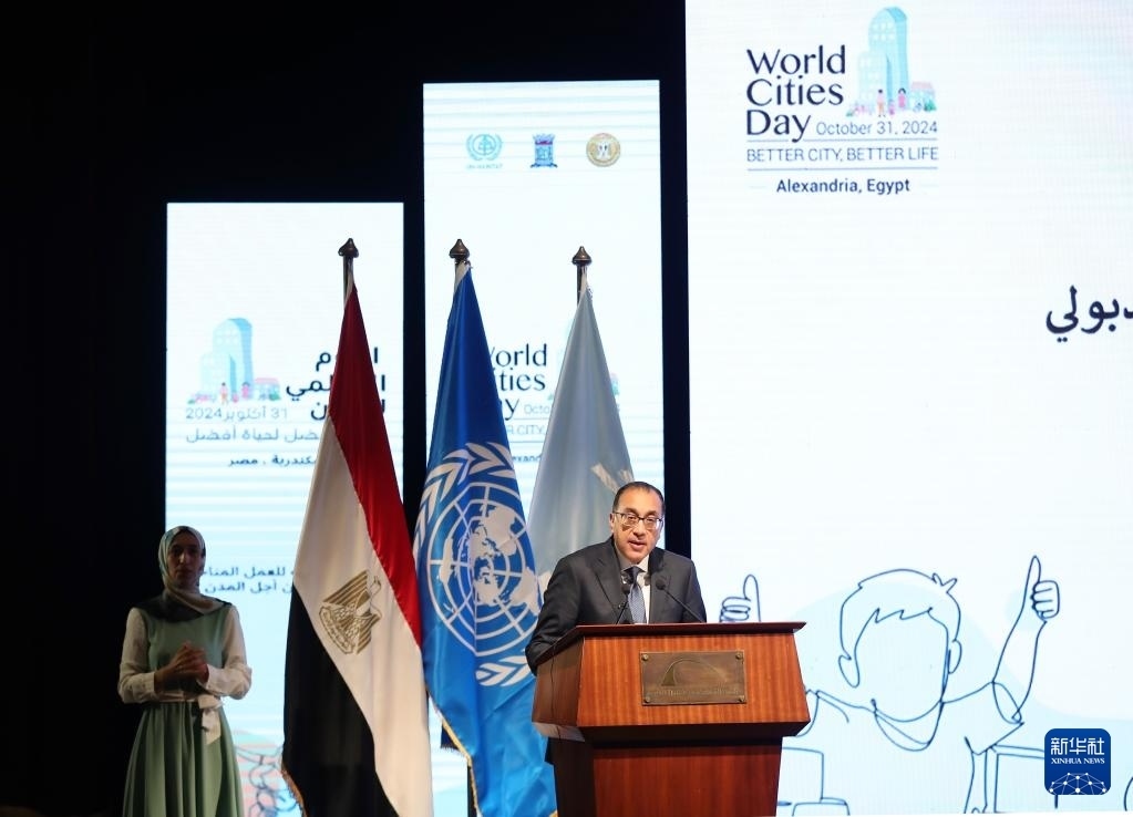 10月31日，在埃及亞歷山大，埃及總理馬德布利在活動上致辭。新華社記者 王東震 攝