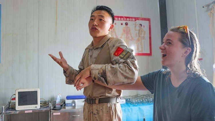 體驗(yàn)中醫(yī)針灸。羅詩穎攝