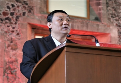 拉美分社負責人苗野主持慶?；顒印Ｖ鬓k方供圖